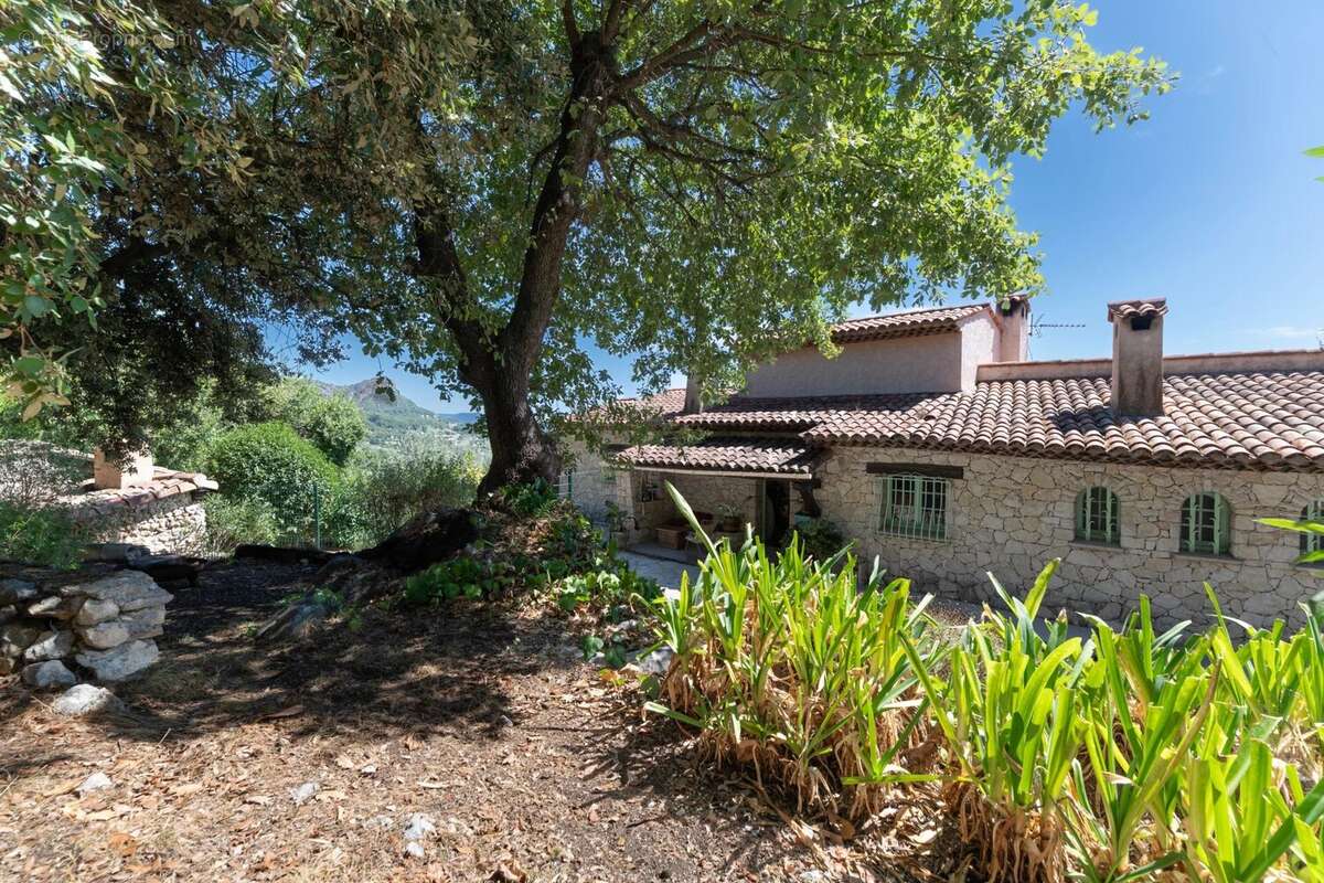 Maison à TOURRETTES-SUR-LOUP