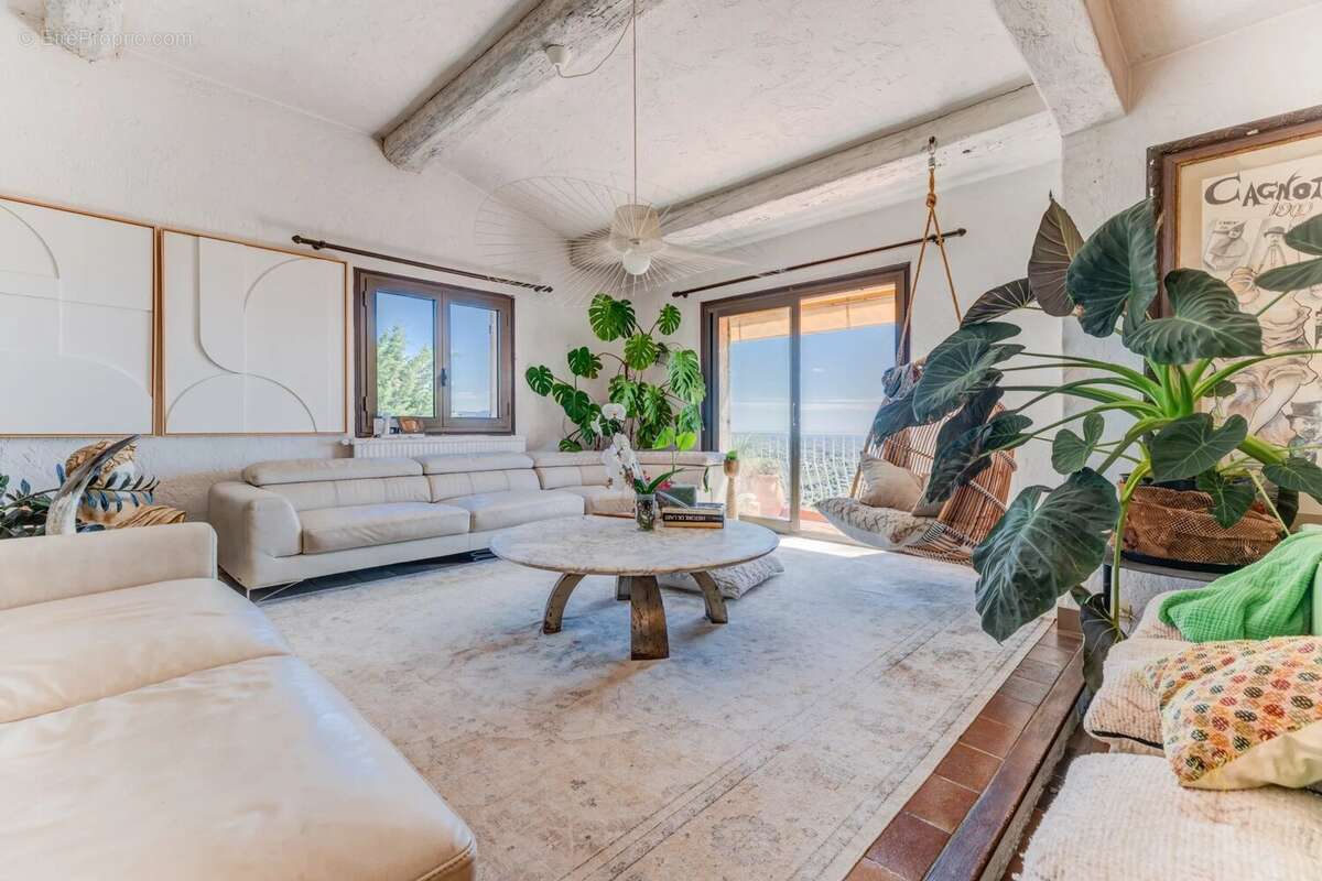 Maison à TOURRETTES-SUR-LOUP