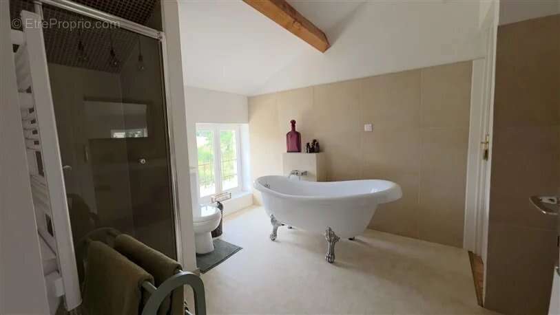 Appartement à DOMPIERRE-LES-EGLISES