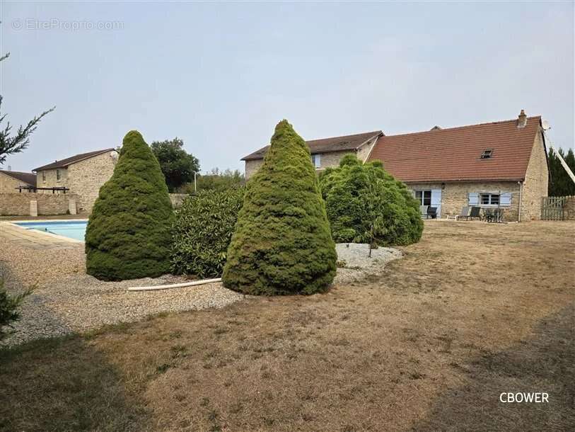 Appartement à DOMPIERRE-LES-EGLISES