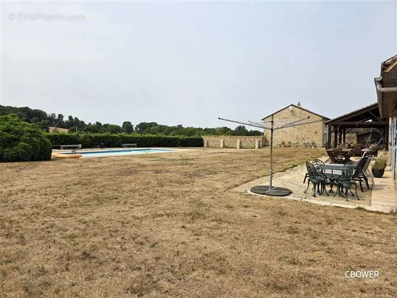 Appartement à DOMPIERRE-LES-EGLISES