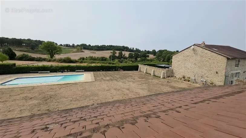 Appartement à DOMPIERRE-LES-EGLISES