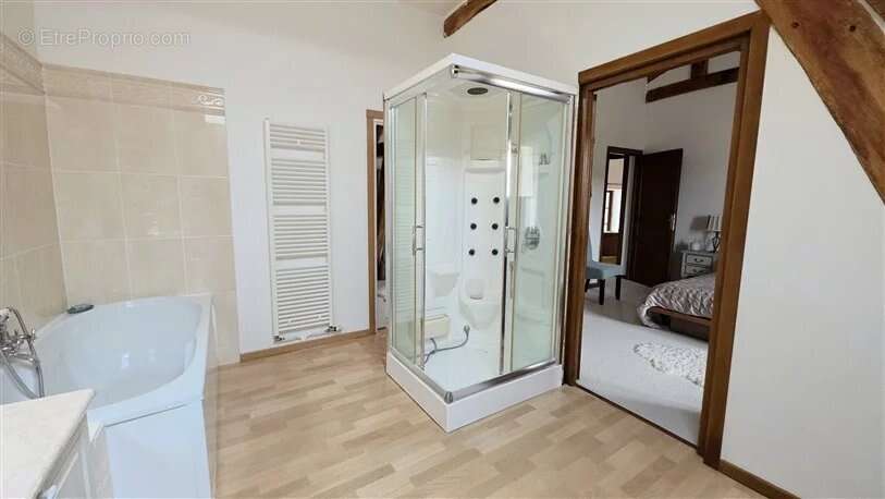 Appartement à DOMPIERRE-LES-EGLISES