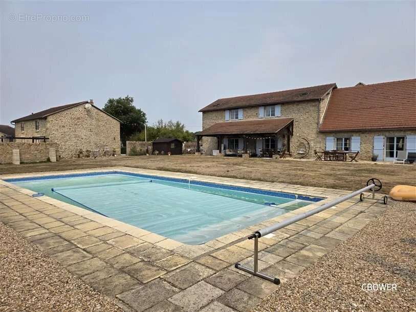 Appartement à DOMPIERRE-LES-EGLISES