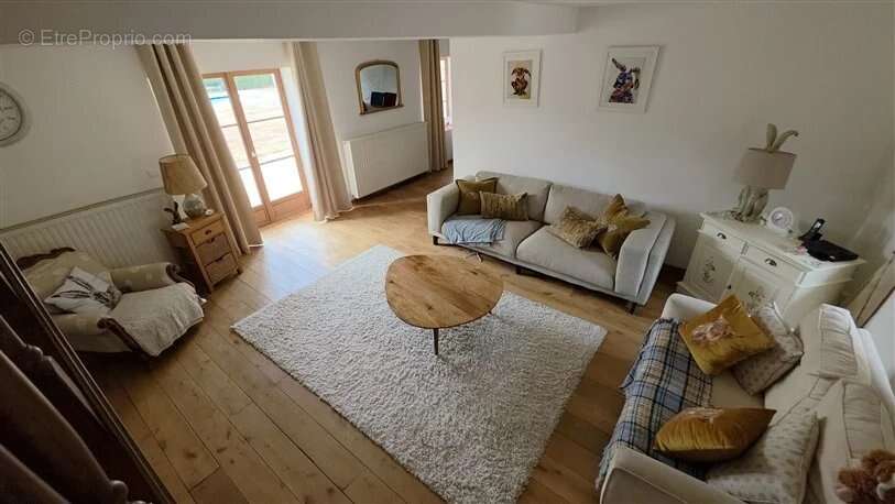 Appartement à DOMPIERRE-LES-EGLISES