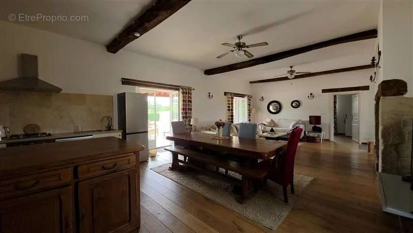 Appartement à DOMPIERRE-LES-EGLISES