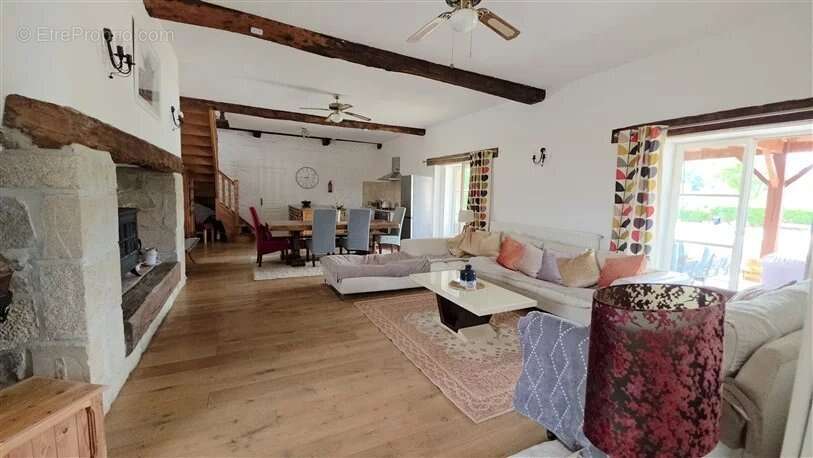 Appartement à DOMPIERRE-LES-EGLISES