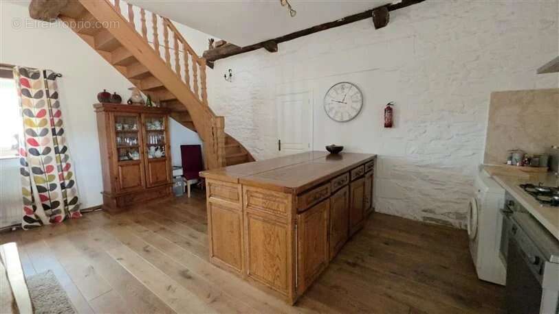 Appartement à DOMPIERRE-LES-EGLISES