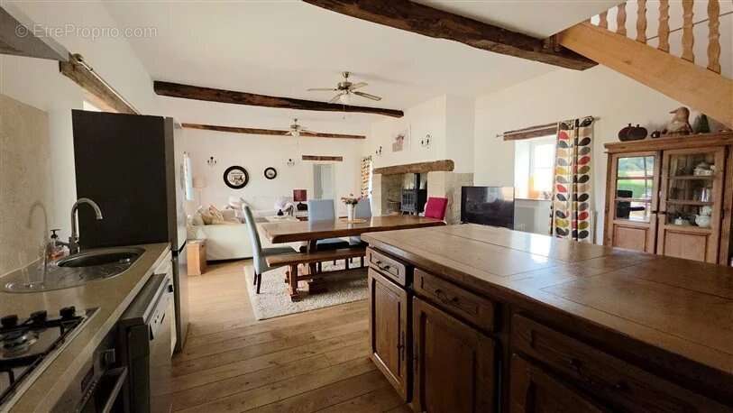 Appartement à DOMPIERRE-LES-EGLISES