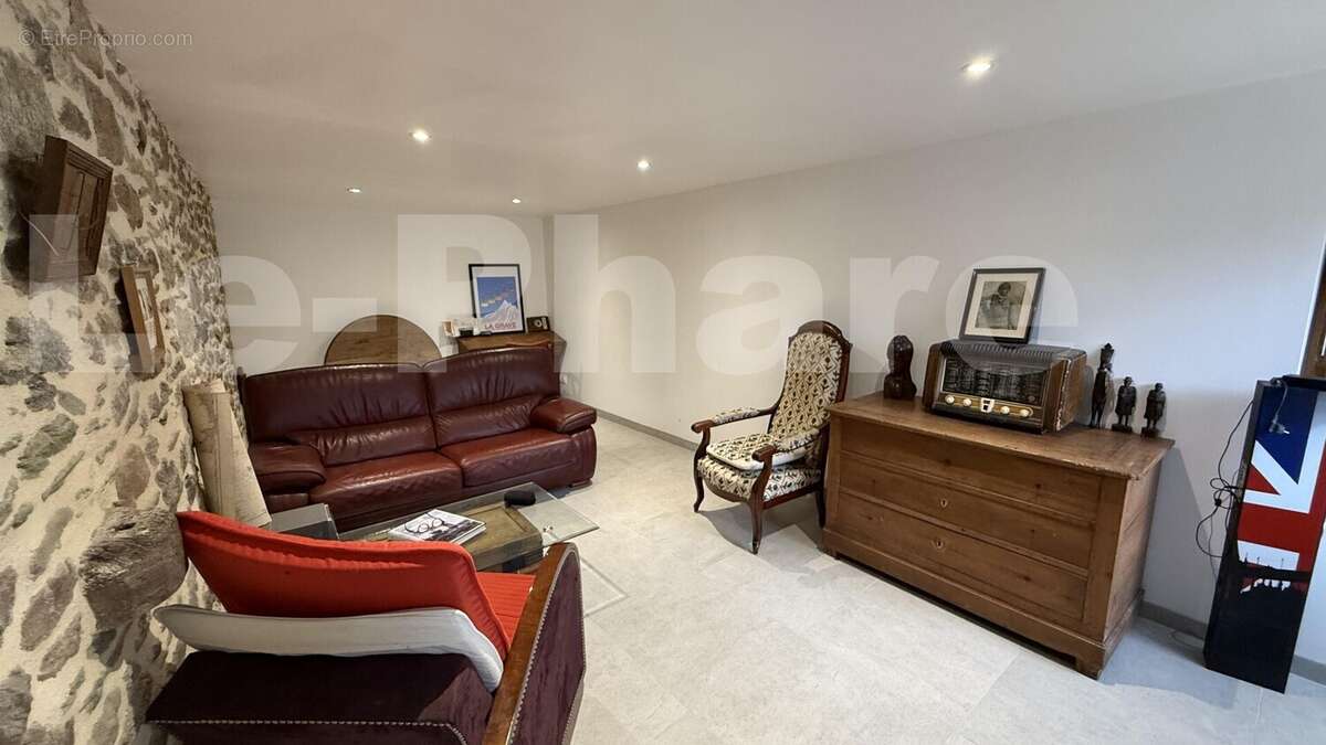 IMG_4555 - Maison à URVILLE-NACQUEVILLE