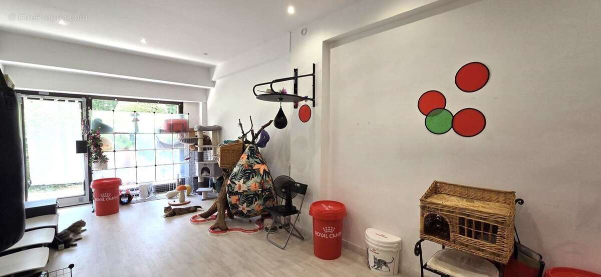 AUBAGNE-LOCAL A VENDRE-LOUE-RESIDENCE CALME-INVESTISSEURS-BON - Autre à AUBAGNE