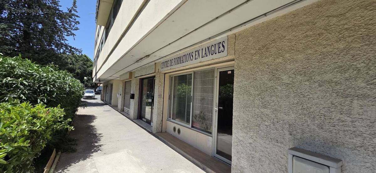 AUBAGNE-LOCAL A VENDRE-LOUE-RESIDENCE CALME-INVESTISSEURS-BON - Autre à AUBAGNE