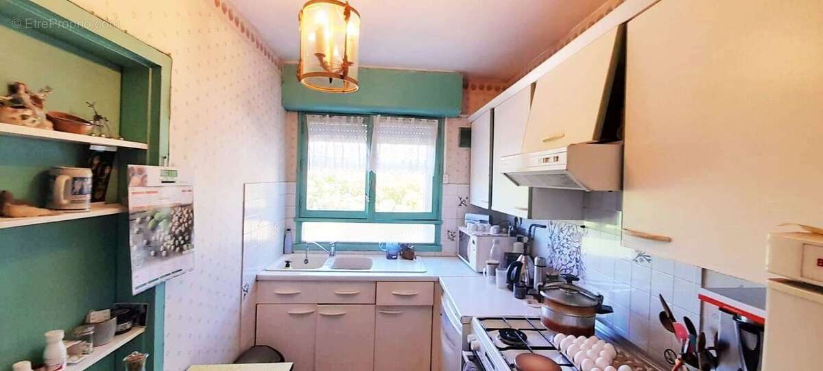 AUBAGNE- APPARTEMENT TYPE 3/4 A VENDRE-RESIDENCE AVEC PISCINE - Appartement à AUBAGNE