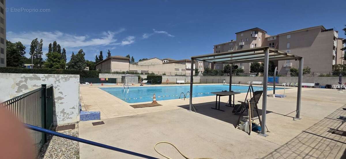 AUBAGNE-MAISON T5 A VENDRE-4 CHAMBRES-550M² DE TERRAIN-PROCHES - Appartement à AUBAGNE