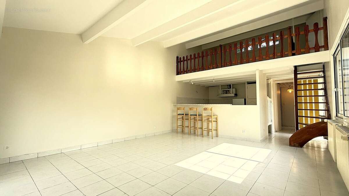 Maison à LE MESNIL-SAINT-DENIS