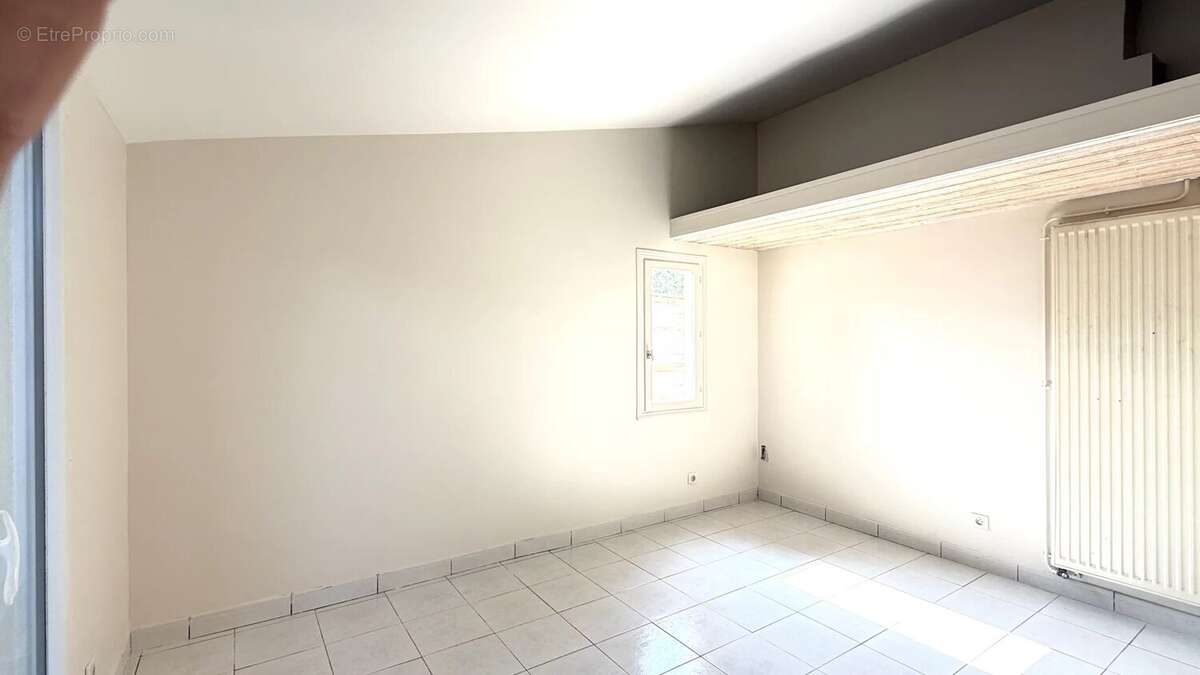 Maison à LE MESNIL-SAINT-DENIS