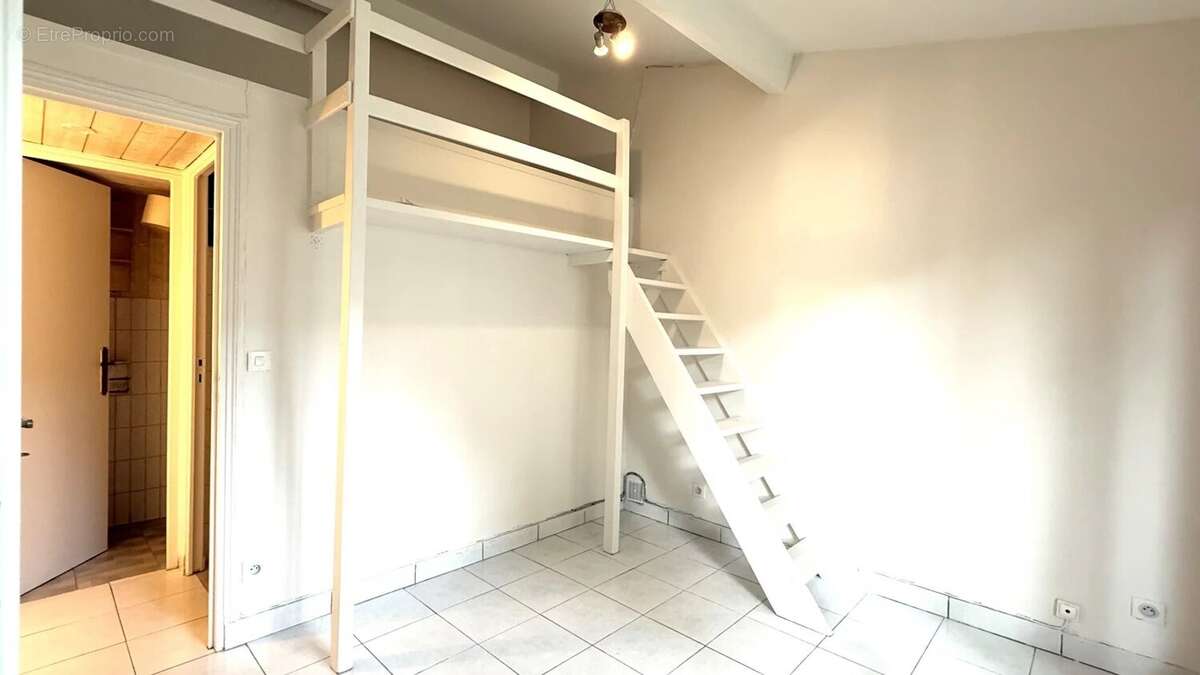 Maison à LE MESNIL-SAINT-DENIS