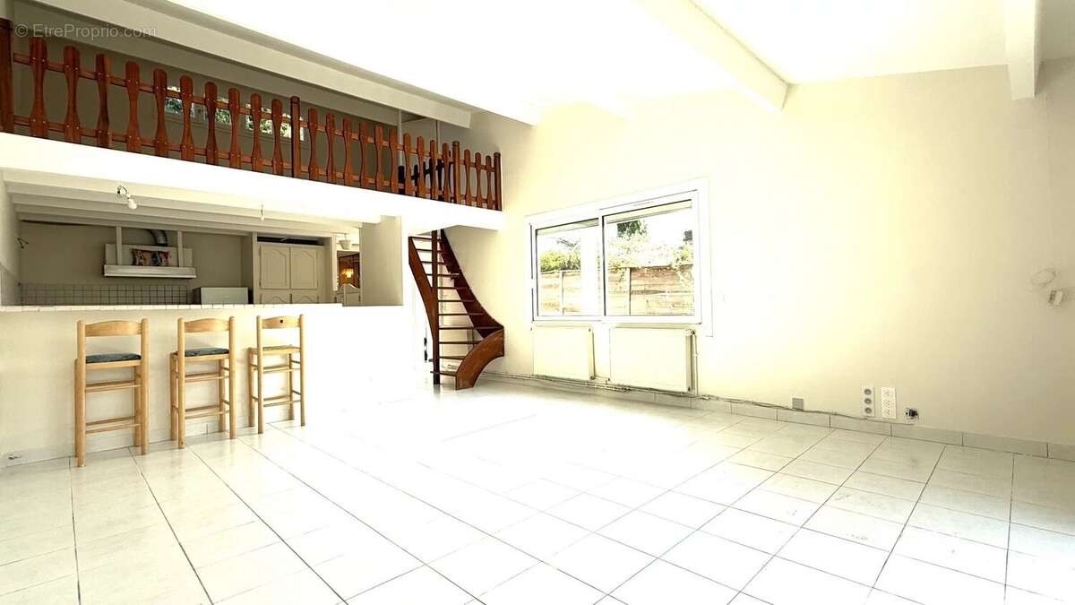 Maison à LE MESNIL-SAINT-DENIS