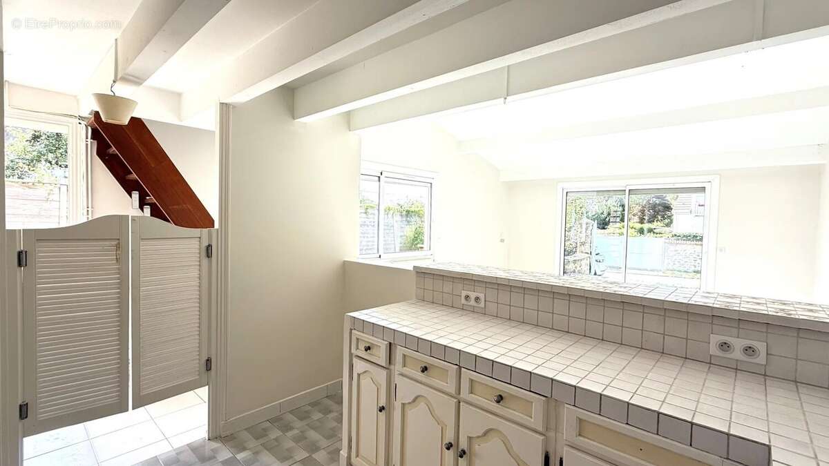 Maison à LE MESNIL-SAINT-DENIS