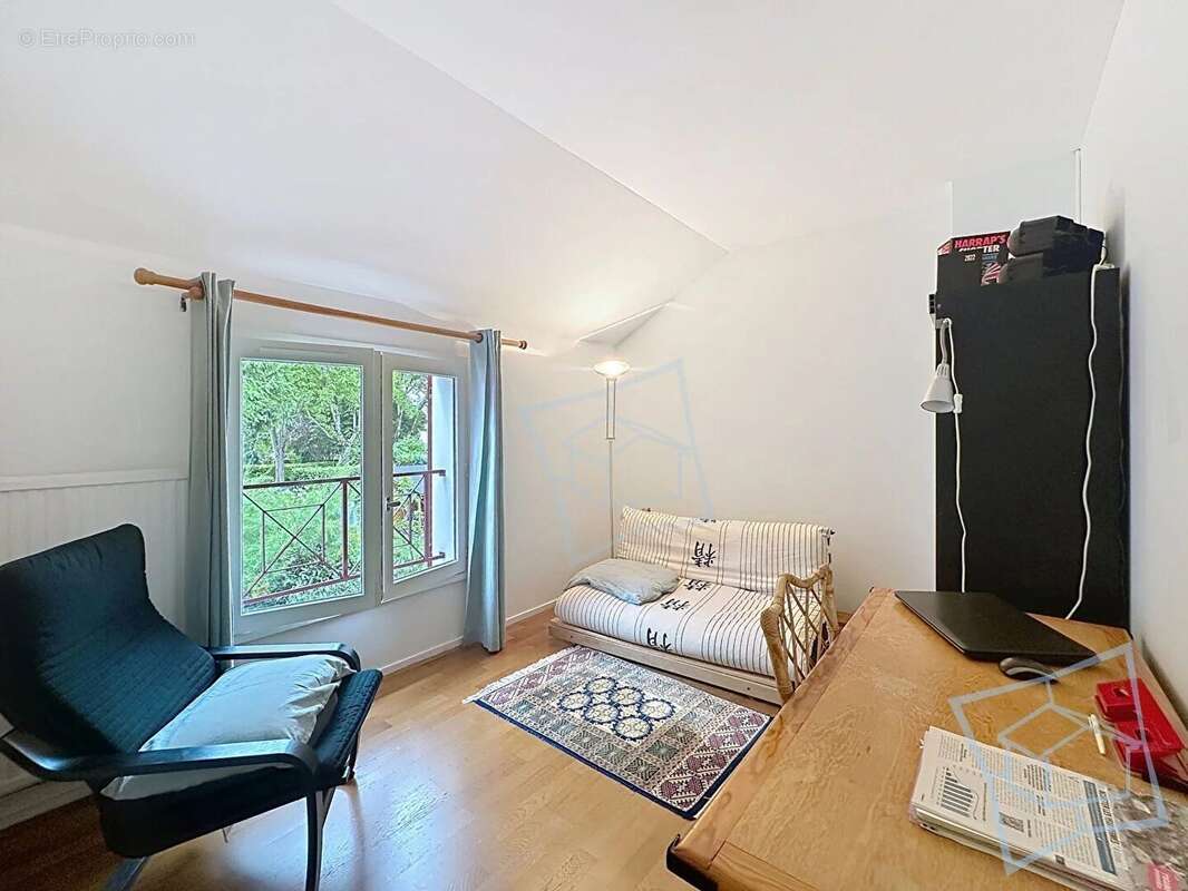 Maison à VOISINS-LE-BRETONNEUX