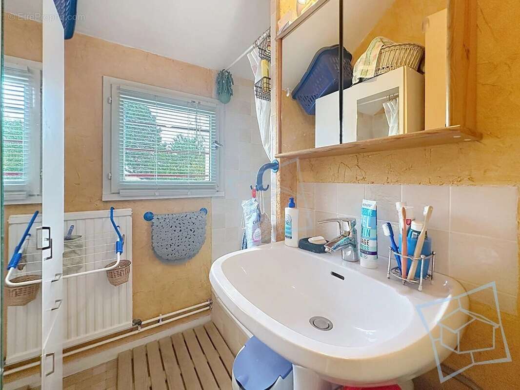 Maison à VOISINS-LE-BRETONNEUX