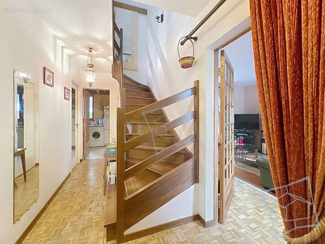 Maison à VOISINS-LE-BRETONNEUX