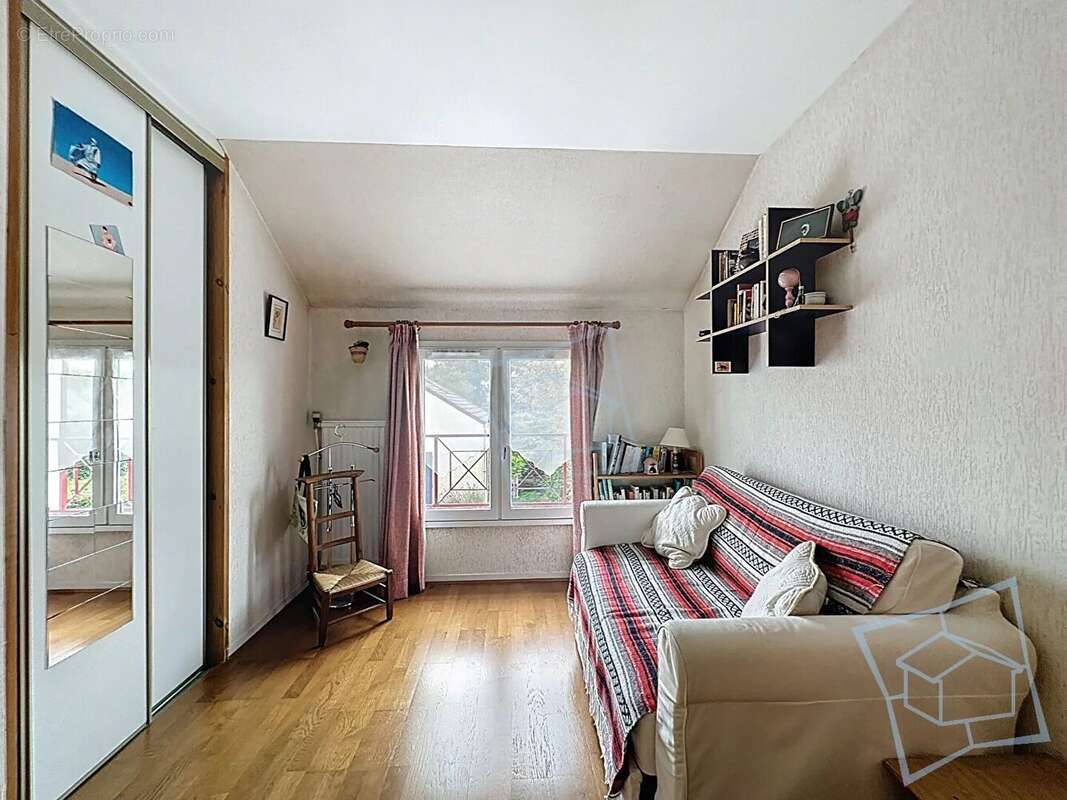 Maison à VOISINS-LE-BRETONNEUX