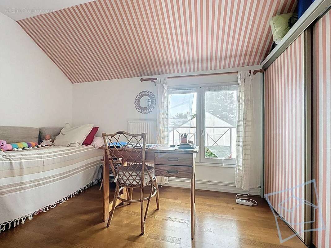 Maison à VOISINS-LE-BRETONNEUX