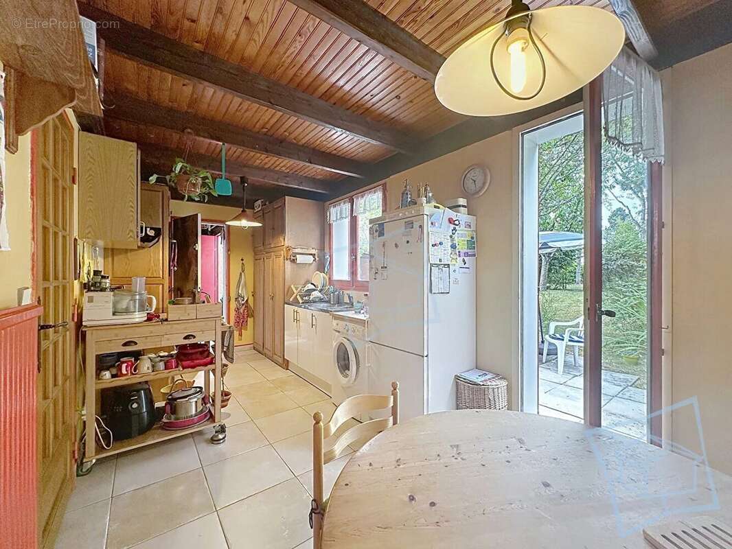 Maison à VOISINS-LE-BRETONNEUX