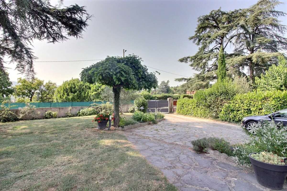 Maison à LE PEAGE-DE-ROUSSILLON