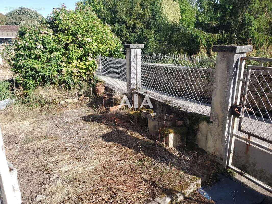 Maison à NANTEUIL-EN-VALLEE