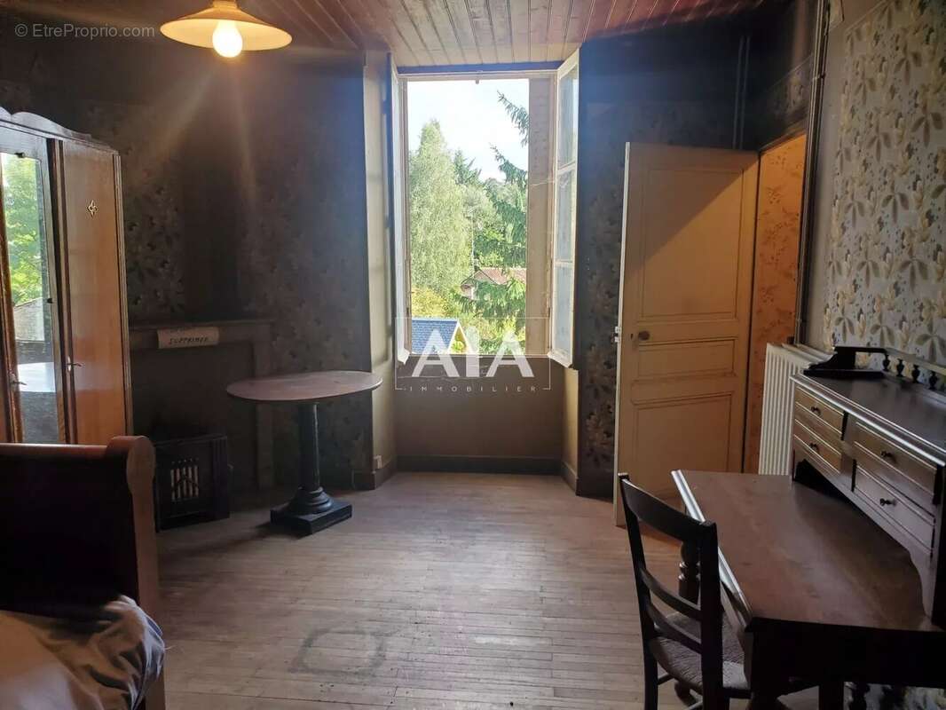 Maison à NANTEUIL-EN-VALLEE