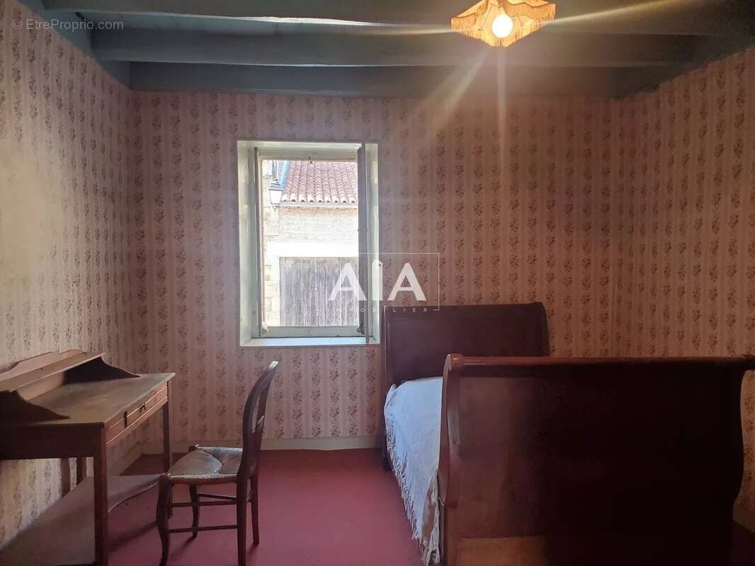 Maison à NANTEUIL-EN-VALLEE