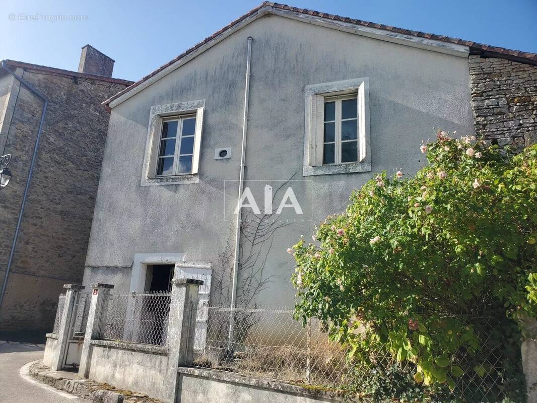 Maison à NANTEUIL-EN-VALLEE