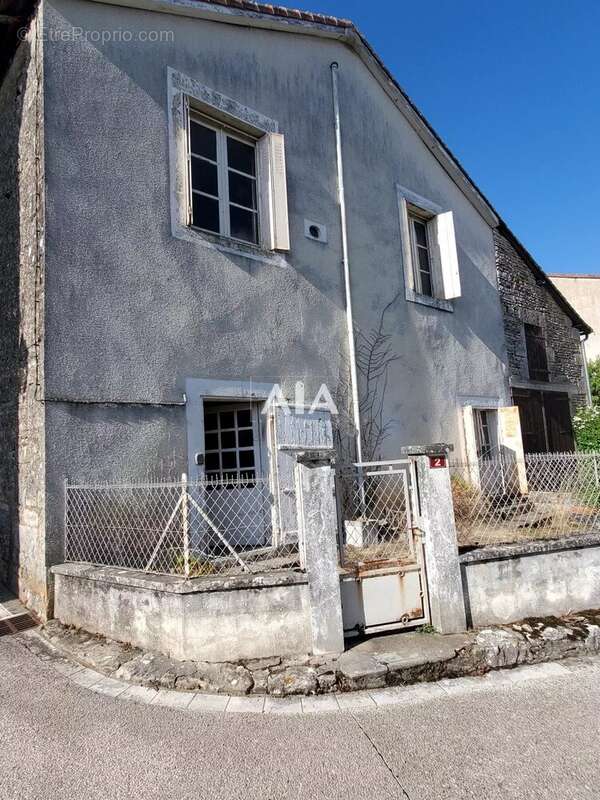 Maison à NANTEUIL-EN-VALLEE