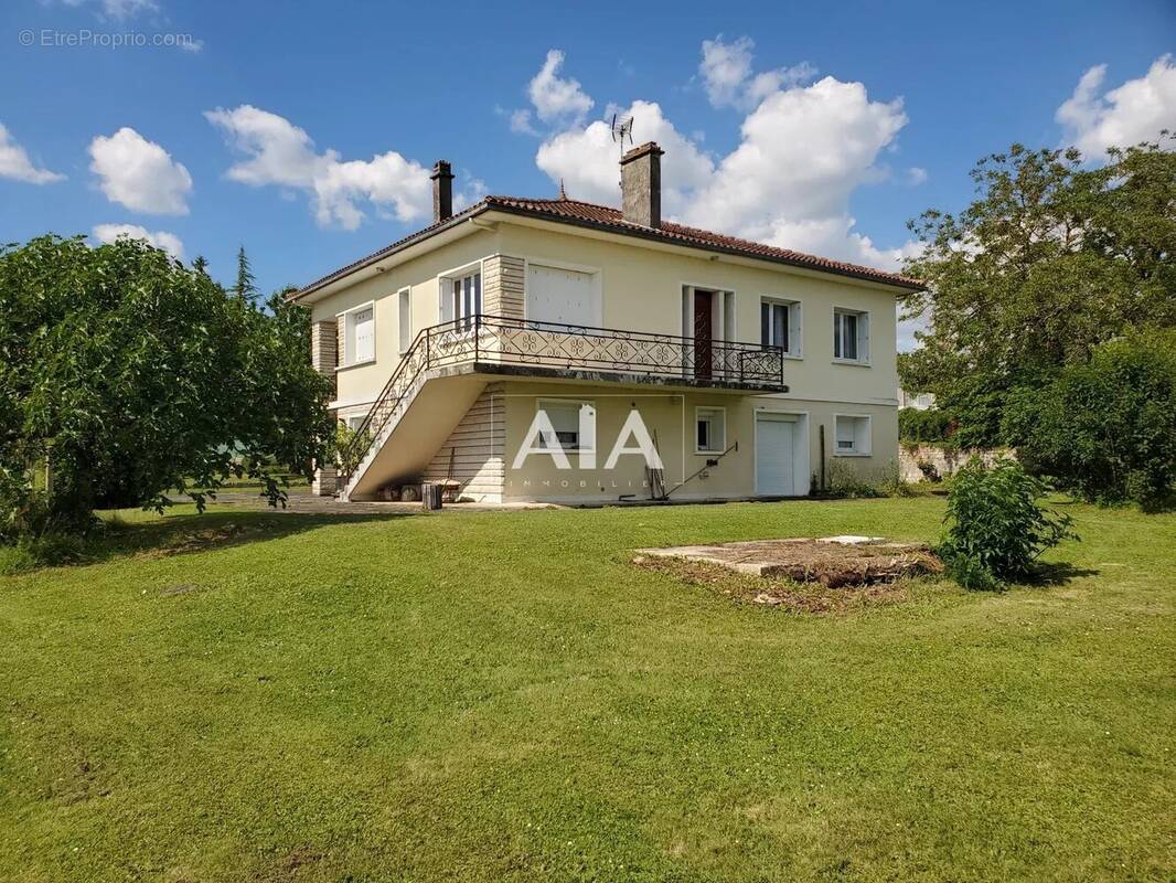 Maison à TROIS-PALIS