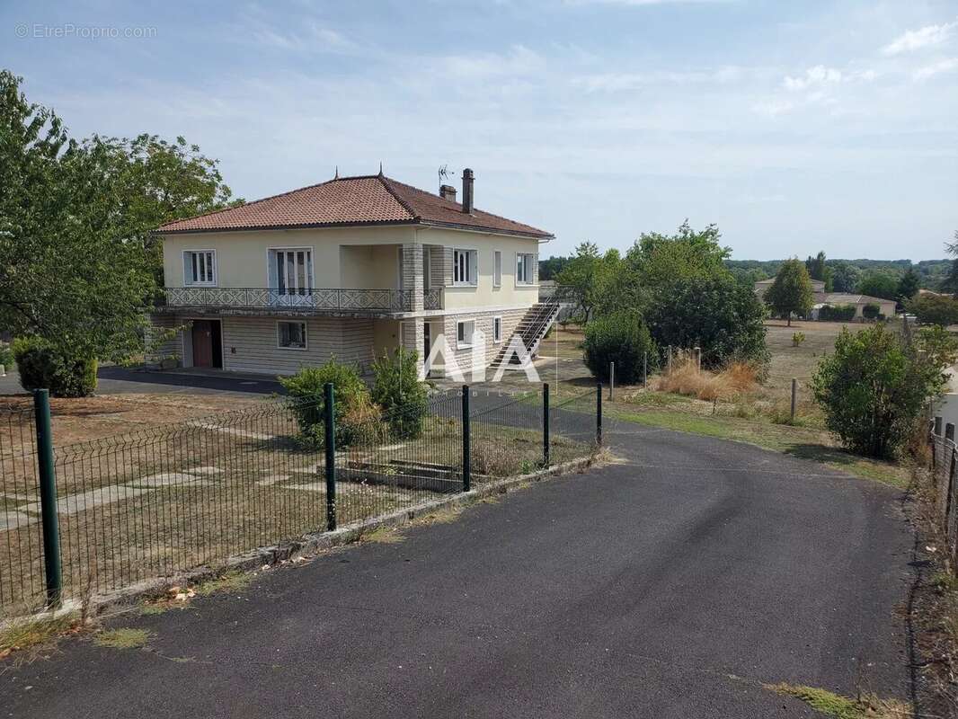 Maison à TROIS-PALIS