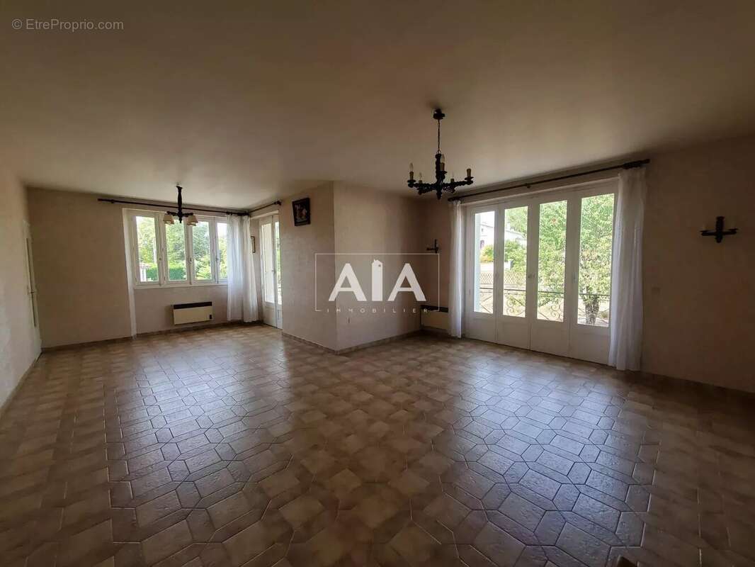 Maison à TROIS-PALIS