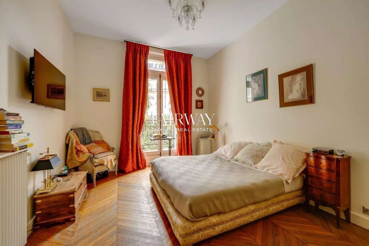 Appartement à PARIS-8E