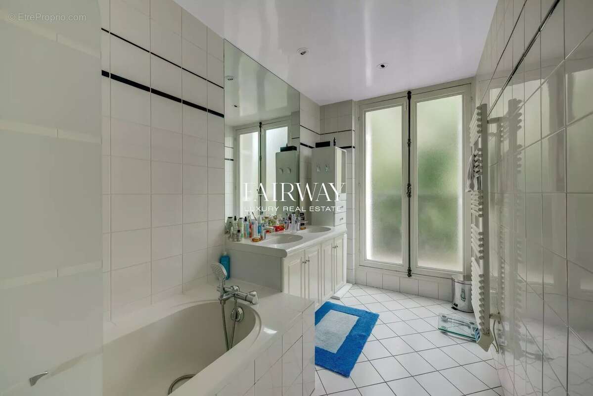 Appartement à PARIS-8E