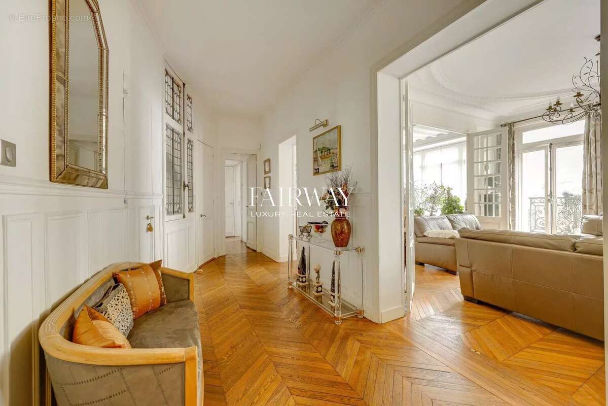 Appartement à PARIS-8E