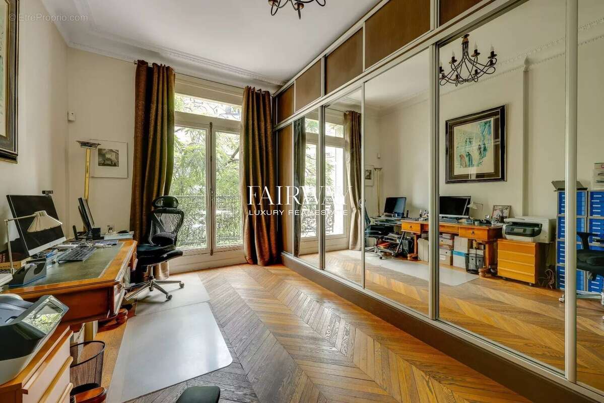 Appartement à PARIS-8E