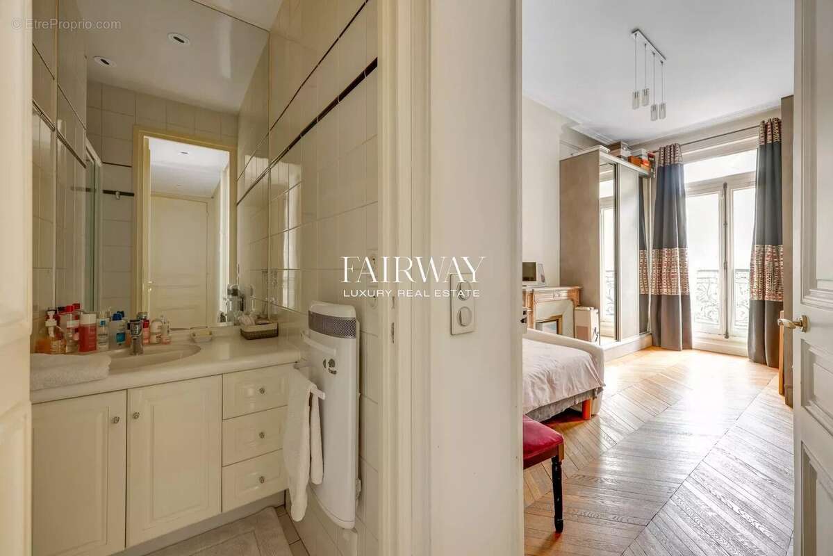 Appartement à PARIS-8E