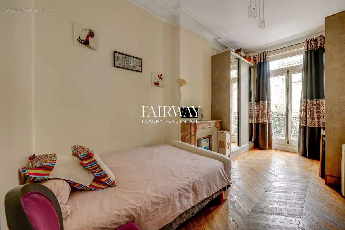 Appartement à PARIS-8E