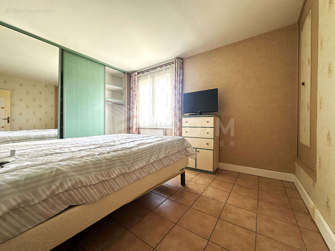 Maison à SAINT-JULIEN-DU-SAULT