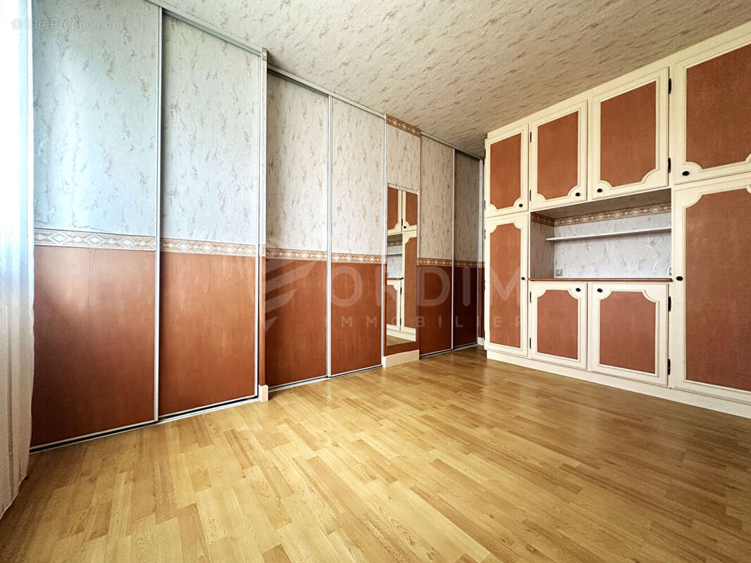 Maison à SAINT-JULIEN-DU-SAULT