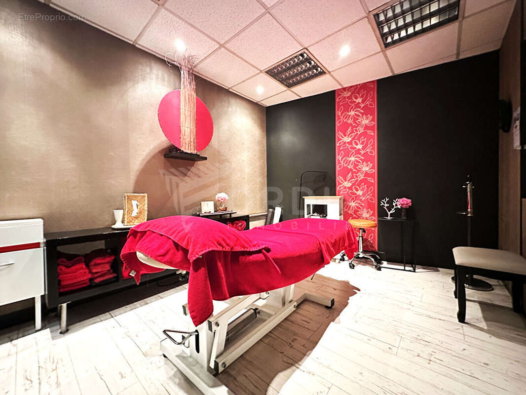 Commerce à MIGENNES