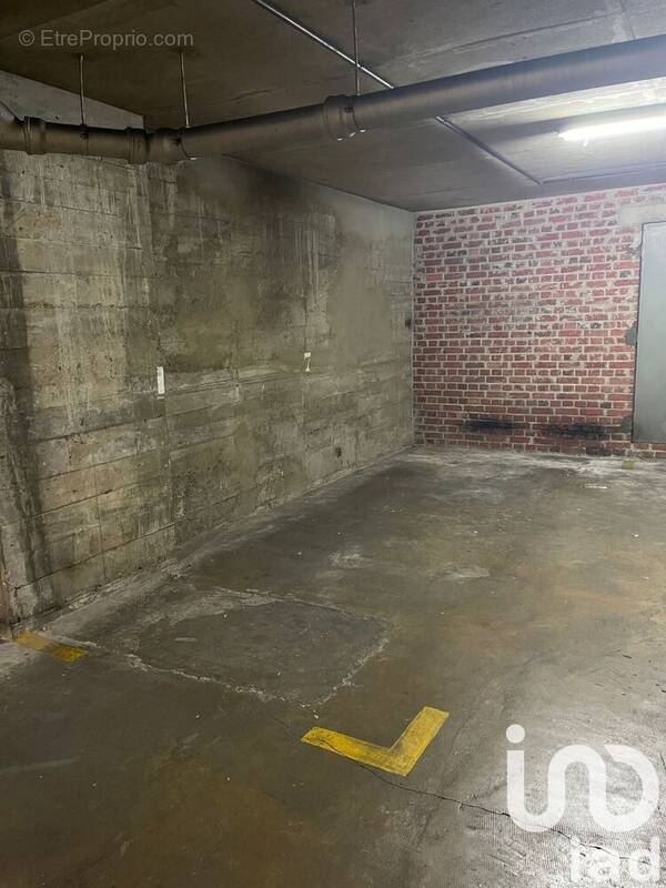 Photo 1 - Parking à COURBEVOIE