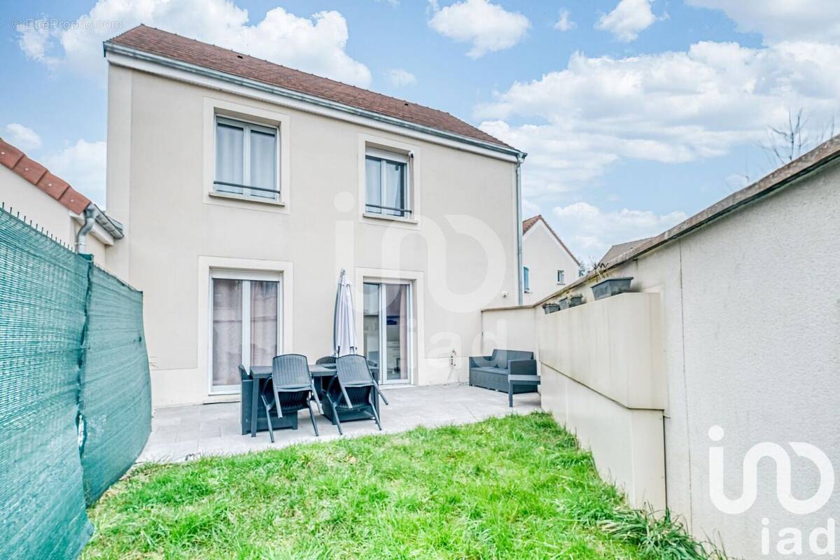 Photo 1 - Maison à VILLENEUVE-LE-COMTE