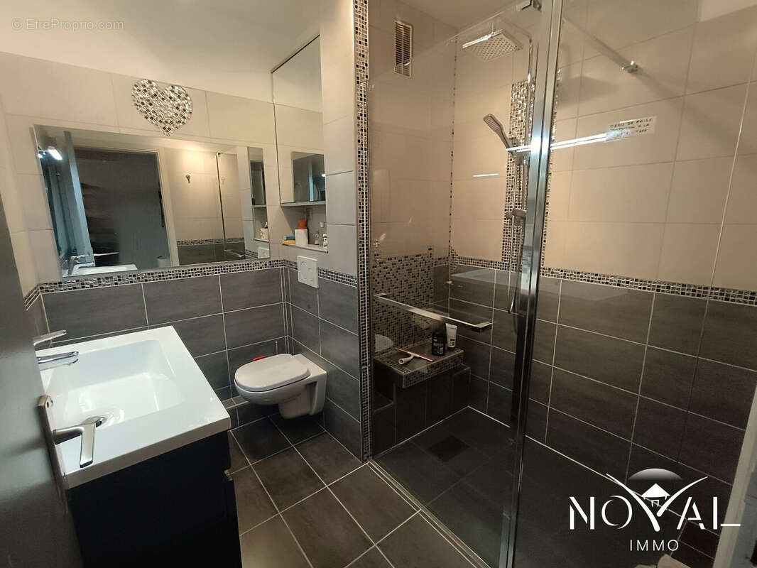 Appartement à GREOLIERES